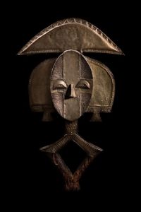 mudec. collezione permanente. figura di reliquiario mbulu-ngulu- sec XX. Gabon . photo di filippo piantanida